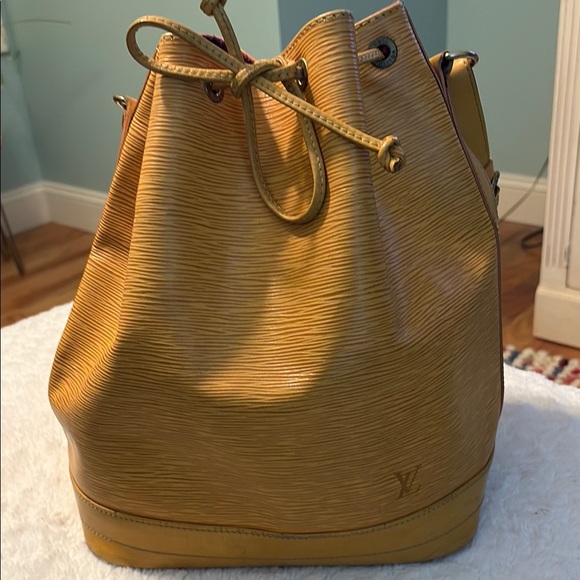Louis Vuitton⭐️Epi Noe GM Code ARO916 - Picture 1 of 12